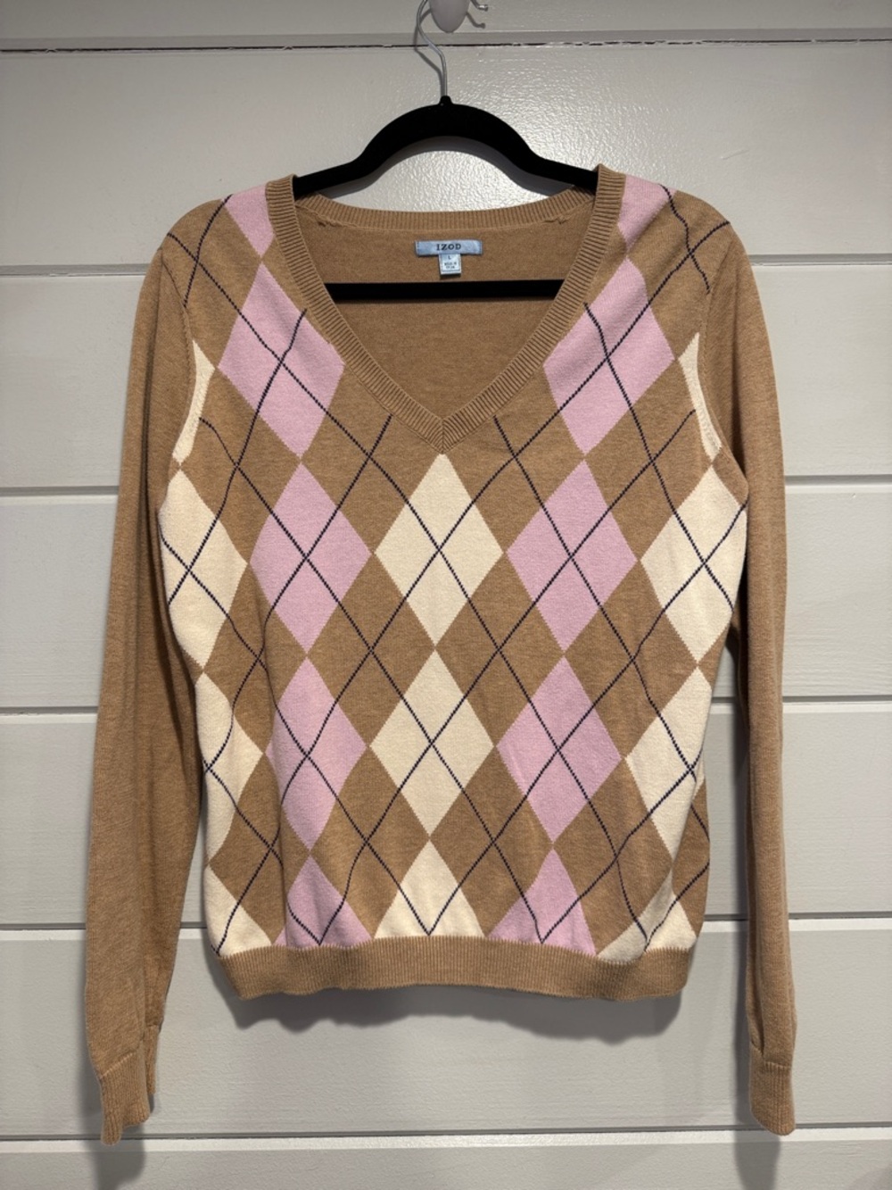Izod Camel Pink Argyle V-Neck Sweater.        Size - Large (runs small)